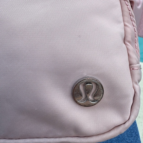 lululemon Everywhere Belt Bag 1L - Picture 3 of 16